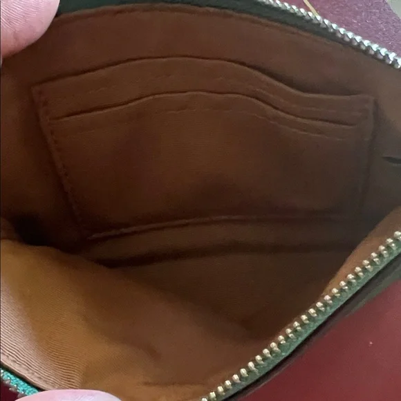 Coach Forest Green Wristlet 100% Real Leather And Authentic - Picture 3 of 9